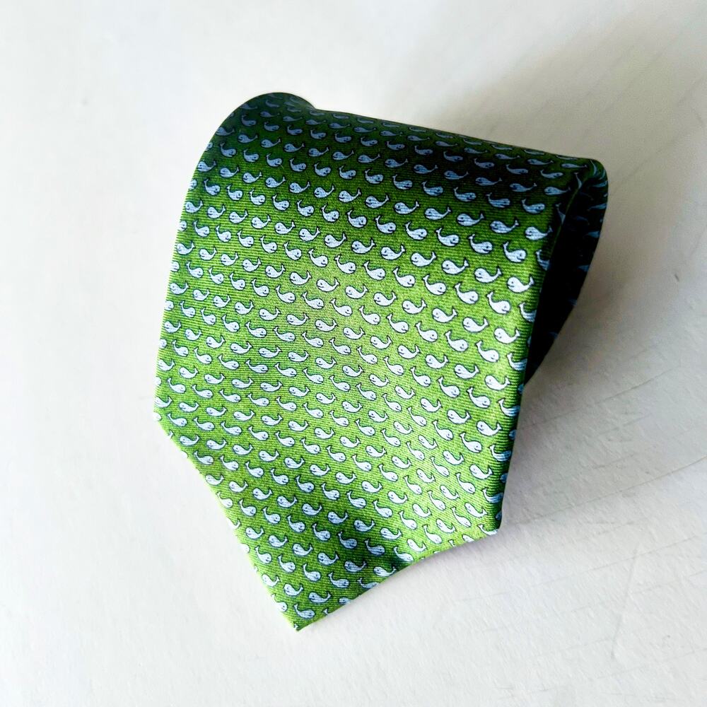 Brooks Brothers 346 Green 100% Silk Neck Tie w/ Blue Whale Pattern Made in USA